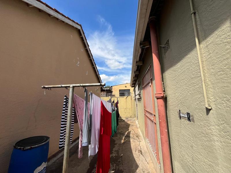 7 Bedroom Property for Sale in Fairwood Gauteng