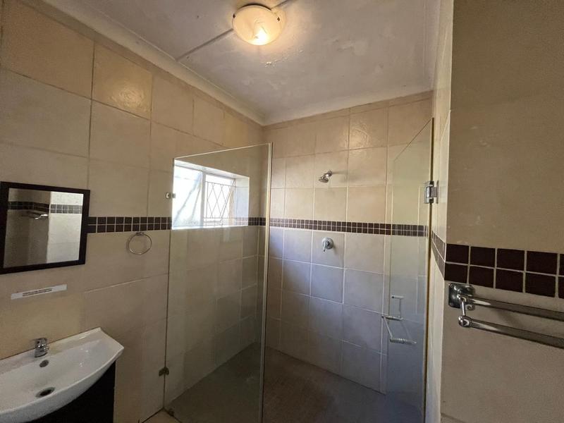 7 Bedroom Property for Sale in Fairwood Gauteng