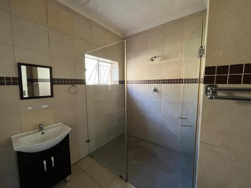 7 Bedroom Property for Sale in Fairwood Gauteng