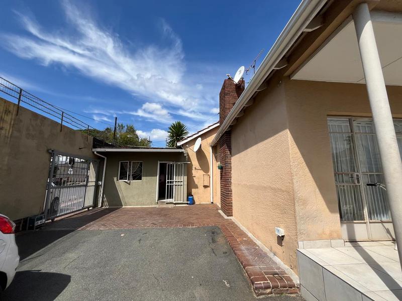 7 Bedroom Property for Sale in Fairwood Gauteng