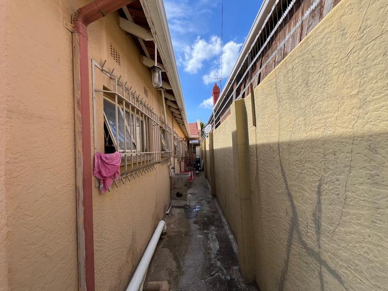 7 Bedroom Property for Sale in Fairwood Gauteng