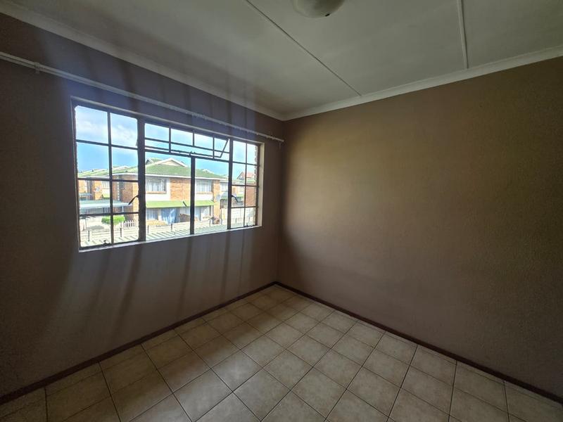 2 Bedroom Property for Sale in Edleen Gauteng
