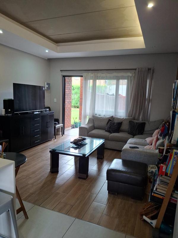 2 Bedroom Property for Sale in Linden Gauteng