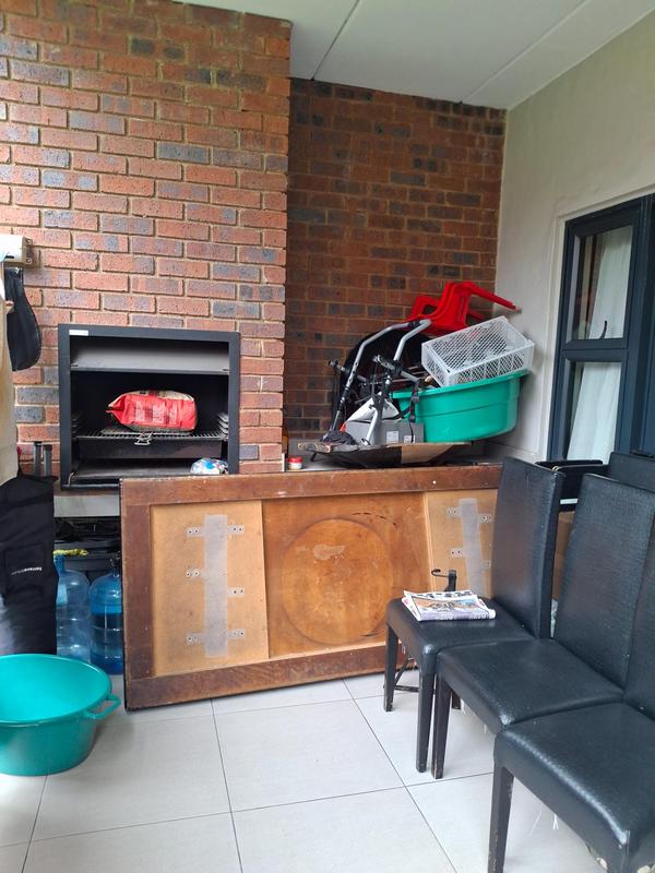 2 Bedroom Property for Sale in Linden Gauteng