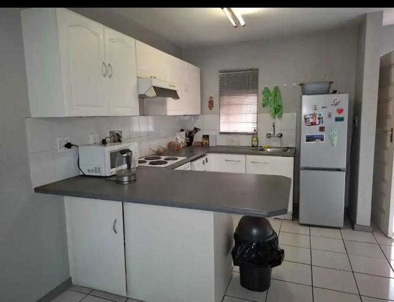 1 Bedroom Property for Sale in Brackendowns Gauteng