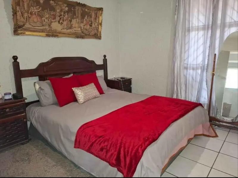1 Bedroom Property for Sale in Brackendowns Gauteng