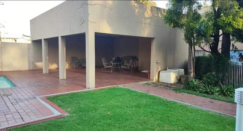 1 Bedroom Property for Sale in Brackendowns Gauteng