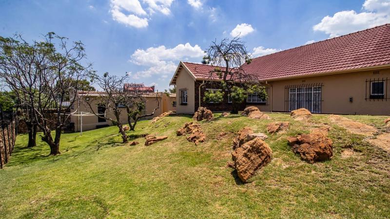 4 Bedroom Property for Sale in Linmeyer Gauteng