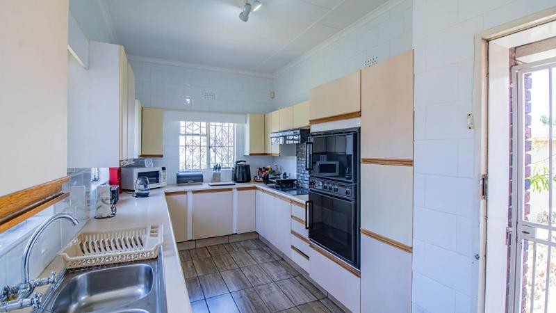 4 Bedroom Property for Sale in Linmeyer Gauteng