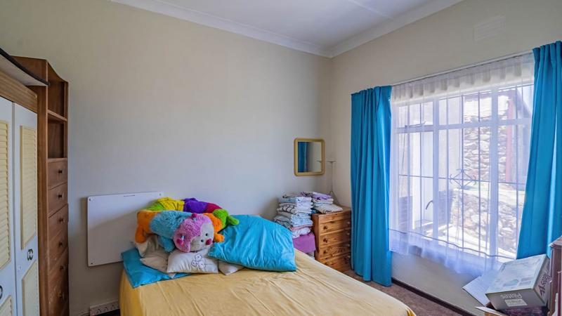 4 Bedroom Property for Sale in Linmeyer Gauteng