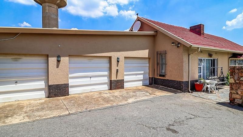 4 Bedroom Property for Sale in Linmeyer Gauteng