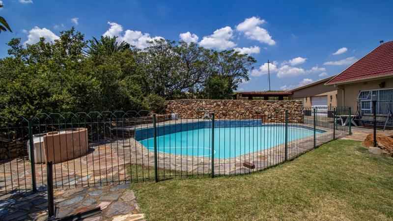 4 Bedroom Property for Sale in Linmeyer Gauteng