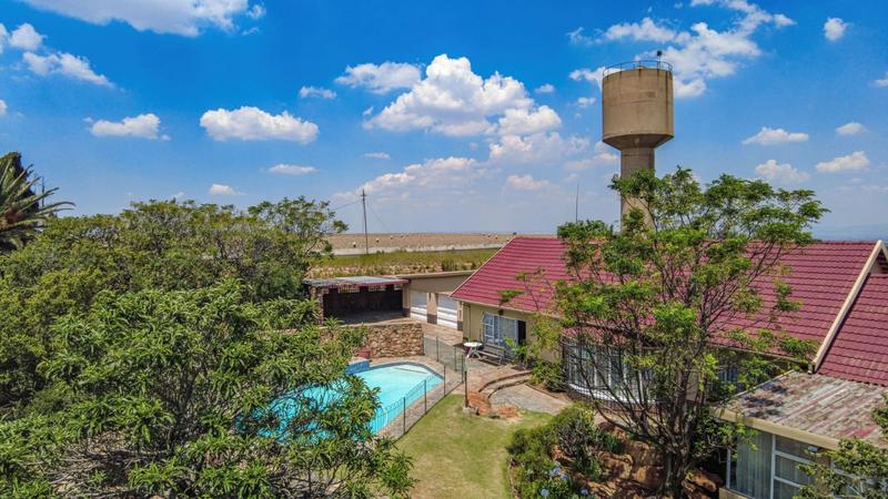 4 Bedroom Property for Sale in Linmeyer Gauteng