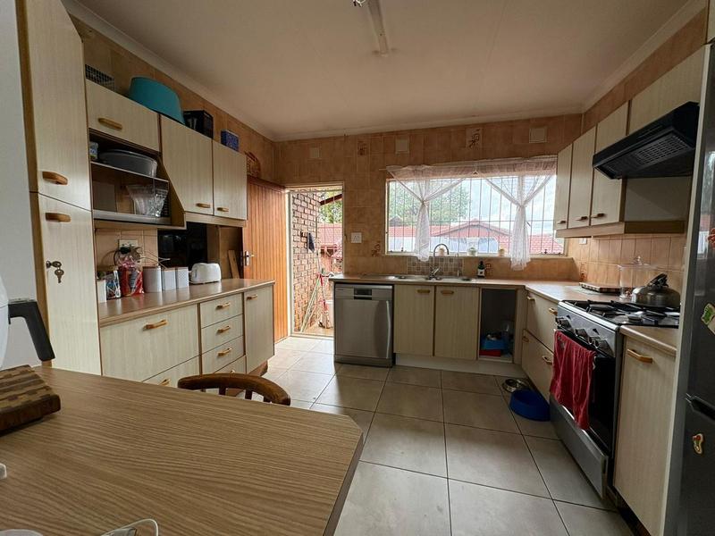 4 Bedroom Property for Sale in Mulbarton Gauteng