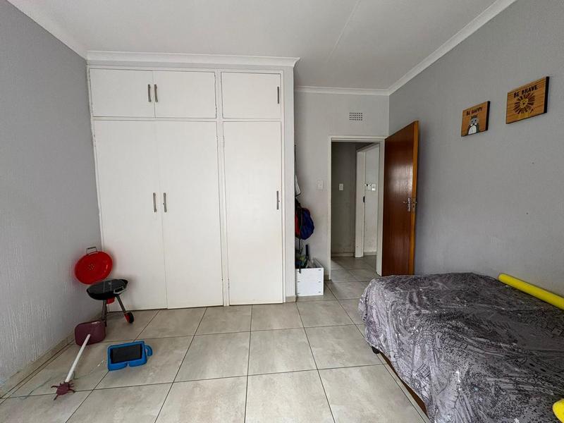 4 Bedroom Property for Sale in Mulbarton Gauteng