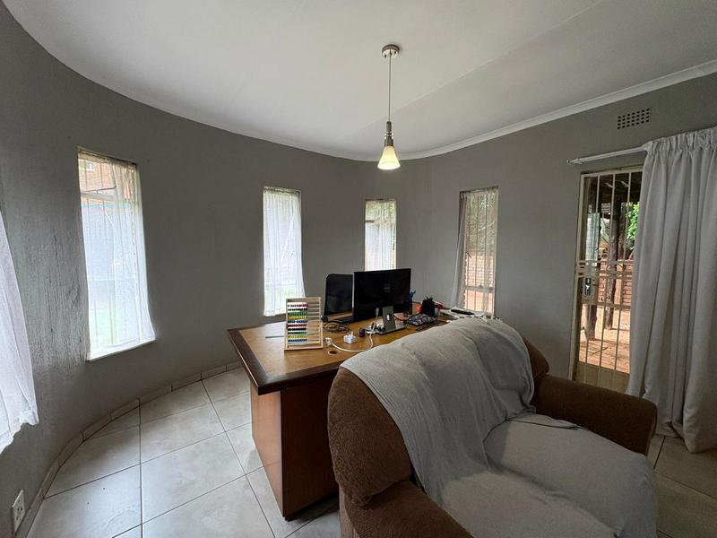 4 Bedroom Property for Sale in Mulbarton Gauteng