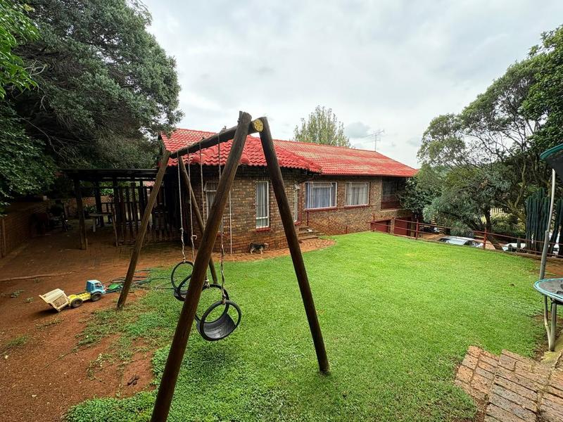 4 Bedroom Property for Sale in Mulbarton Gauteng