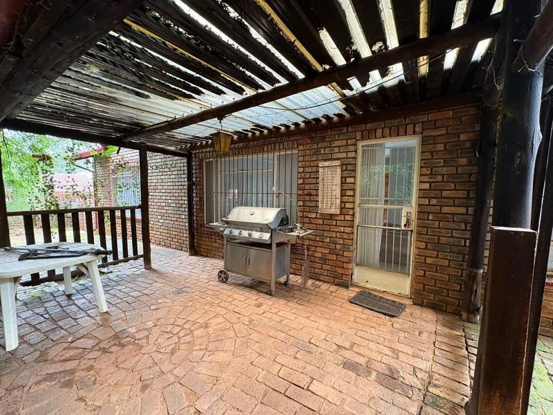 4 Bedroom Property for Sale in Mulbarton Gauteng