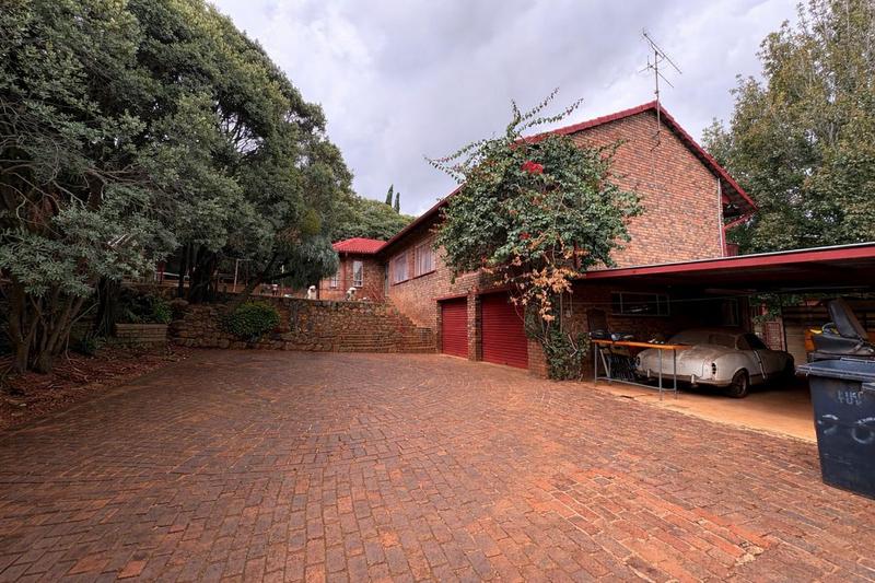4 Bedroom Property for Sale in Mulbarton Gauteng