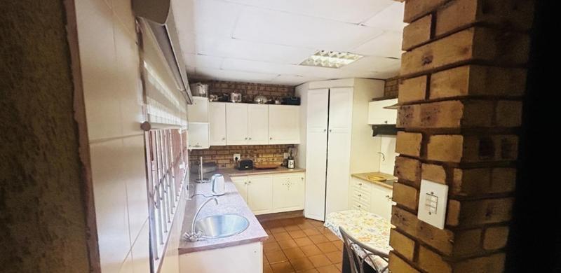 4 Bedroom Property for Sale in Glenvista Gauteng