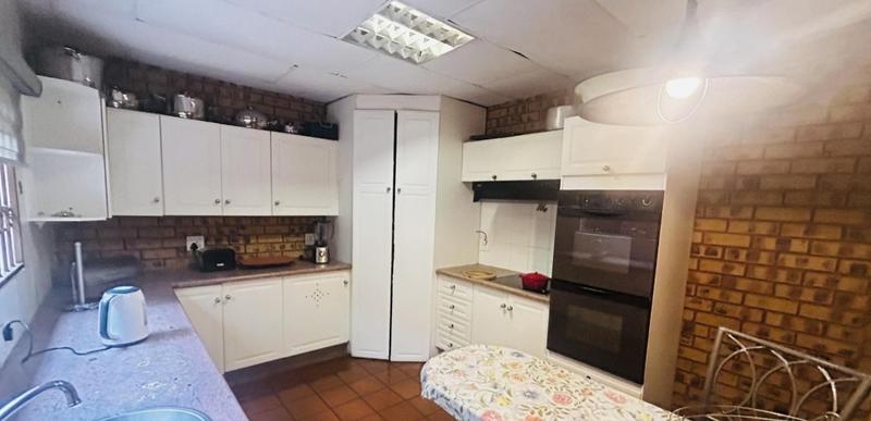 4 Bedroom Property for Sale in Glenvista Gauteng