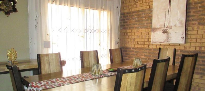 4 Bedroom Property for Sale in Glenvista Gauteng