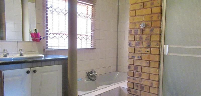 4 Bedroom Property for Sale in Glenvista Gauteng
