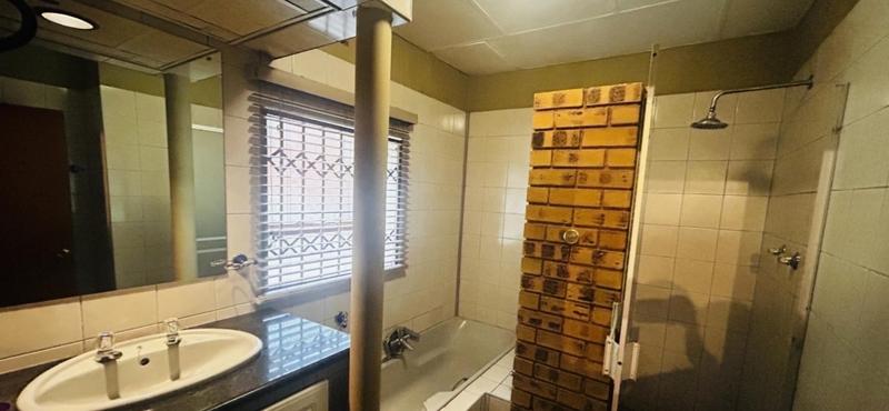 4 Bedroom Property for Sale in Glenvista Gauteng