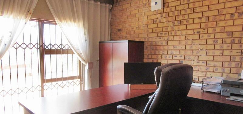 4 Bedroom Property for Sale in Glenvista Gauteng