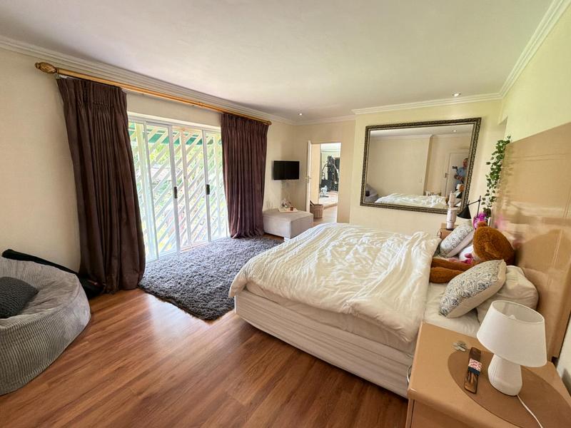 5 Bedroom Property for Sale in Bryanston Gauteng