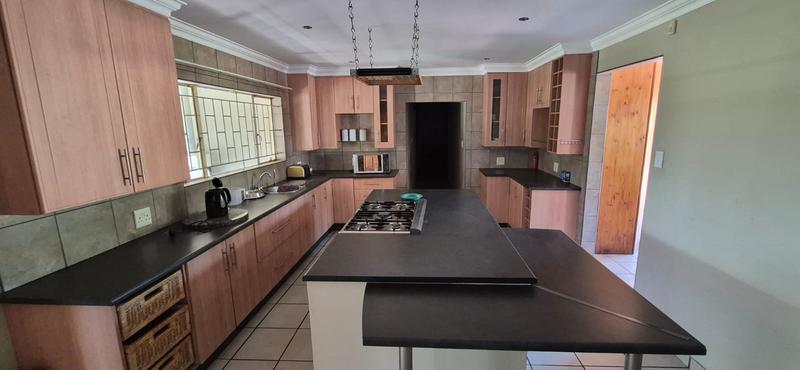 4 Bedroom Property for Sale in Mnandi Gauteng