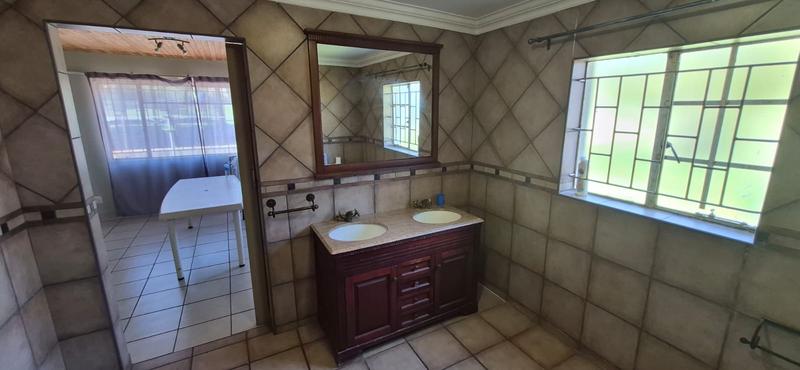 4 Bedroom Property for Sale in Mnandi Gauteng
