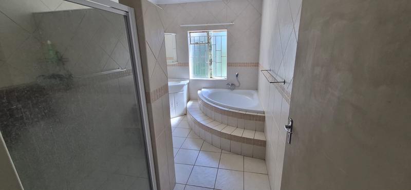 4 Bedroom Property for Sale in Mnandi Gauteng