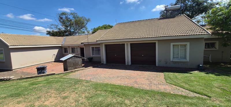 4 Bedroom Property for Sale in Mnandi Gauteng