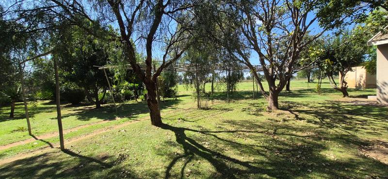 4 Bedroom Property for Sale in Mnandi Gauteng