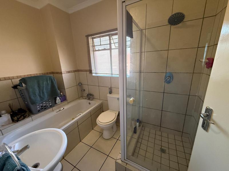 2 Bedroom Property for Sale in Summerfields Estate Gauteng