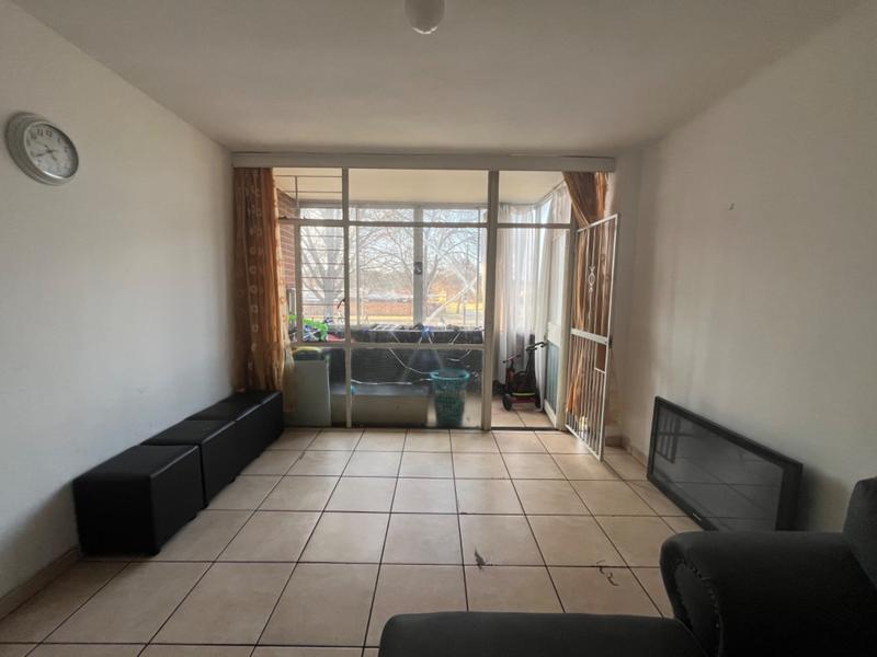 2 Bedroom Property for Sale in Florida Lake Gauteng