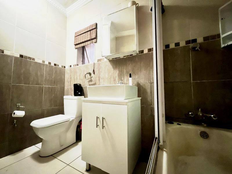 2 Bedroom Property for Sale in Florida Lake Gauteng