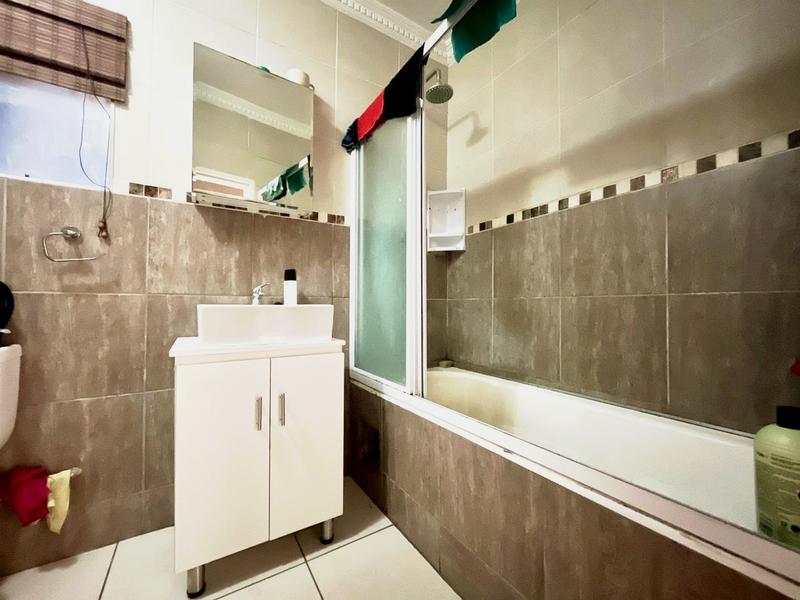 2 Bedroom Property for Sale in Florida Lake Gauteng