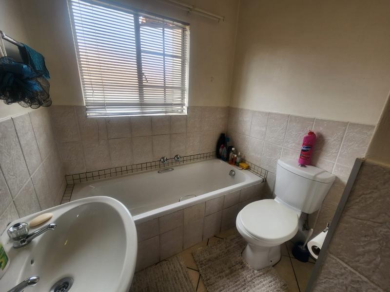 2 Bedroom Property for Sale in Buccleuch Gauteng
