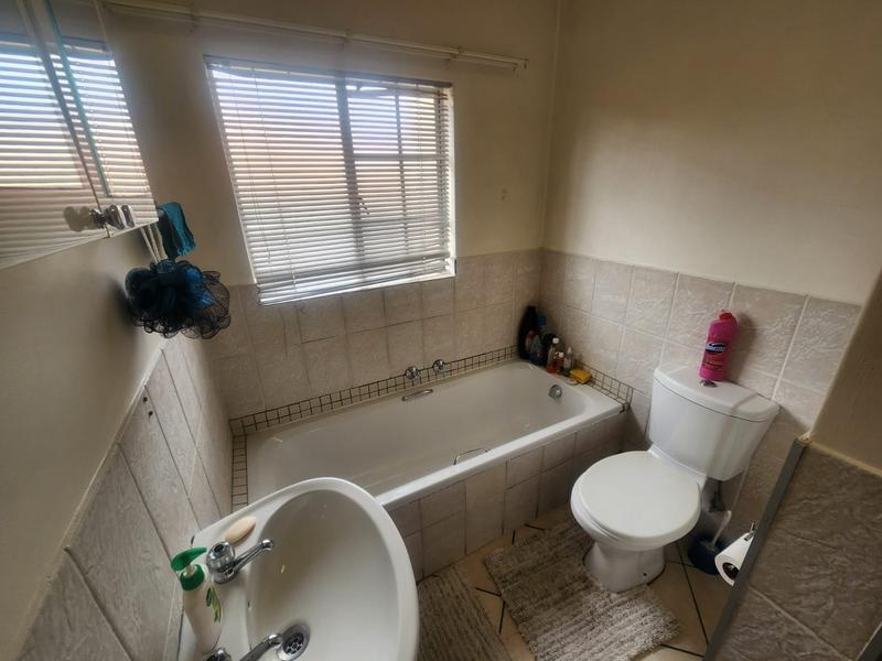 2 Bedroom Property for Sale in Buccleuch Gauteng