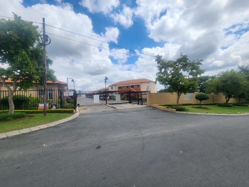 2 Bedroom Property for Sale in Buccleuch Gauteng