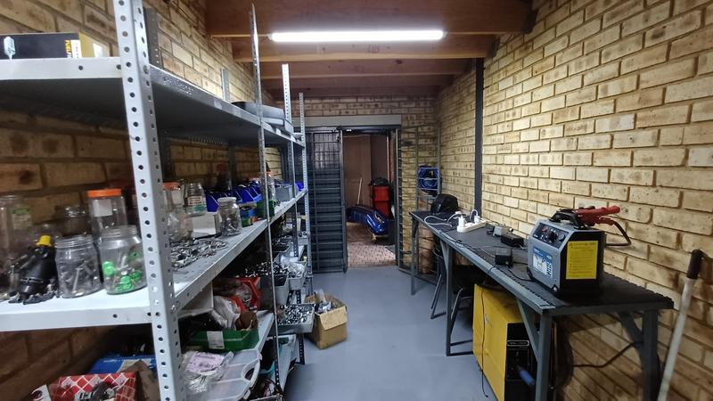 To Let Commercial Property for Rent in Hennops Park Industrial Gauteng