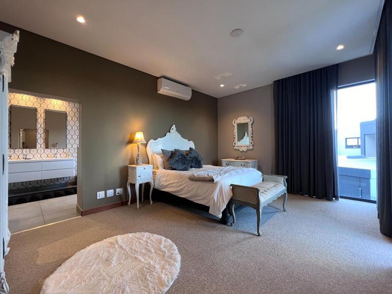 6 Bedroom Property for Sale in Featherbrooke Estate Gauteng
