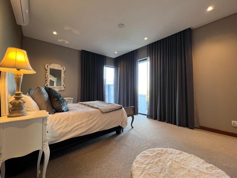 6 Bedroom Property for Sale in Featherbrooke Estate Gauteng