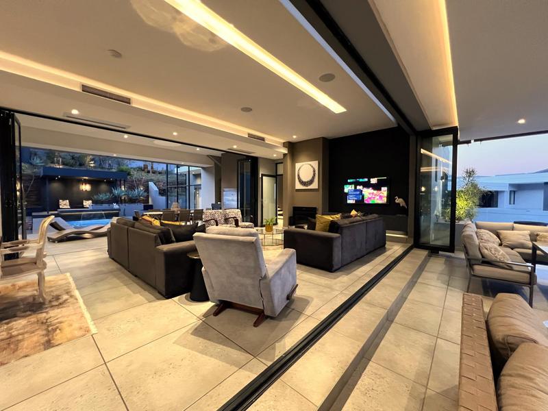 6 Bedroom Property for Sale in Featherbrooke Estate Gauteng