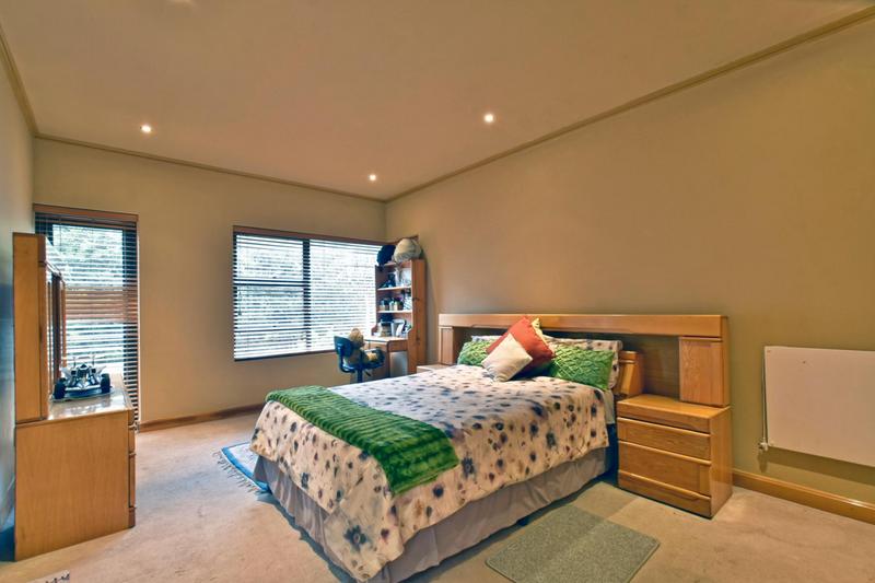 5 Bedroom Property for Sale in Bassonia Estate Gauteng