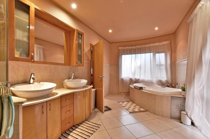 5 Bedroom Property for Sale in Bassonia Estate Gauteng