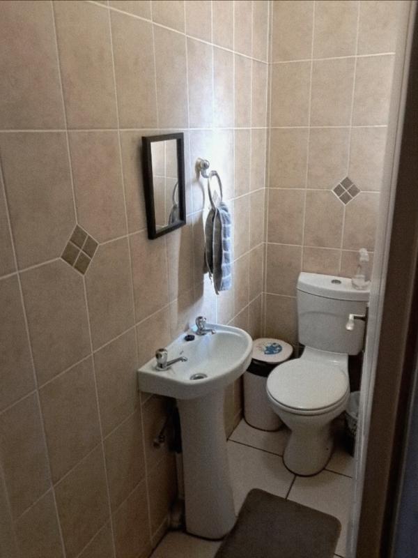 2 Bedroom Property for Sale in Gezina Gauteng