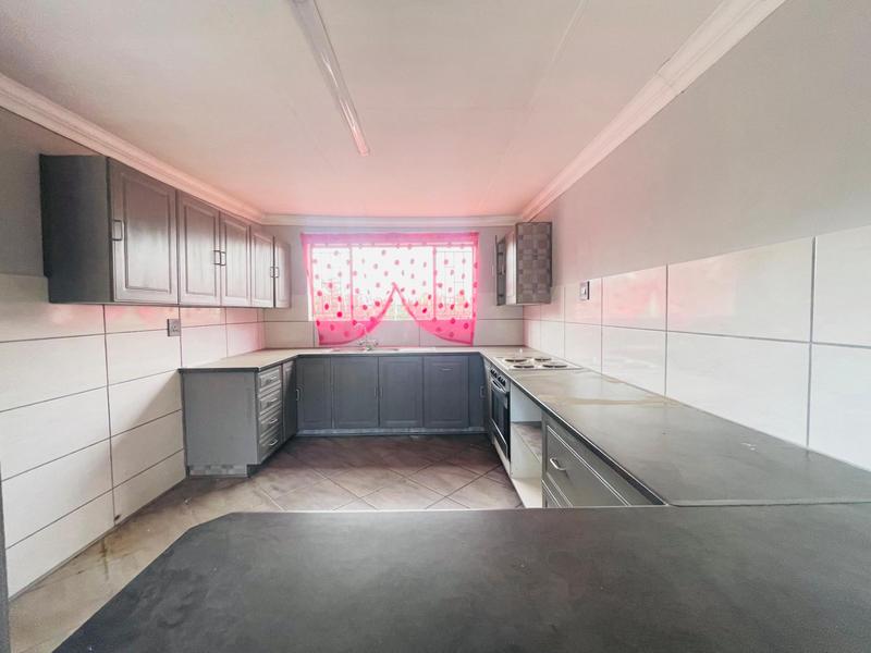 6 Bedroom Property for Sale in New State Area Gauteng